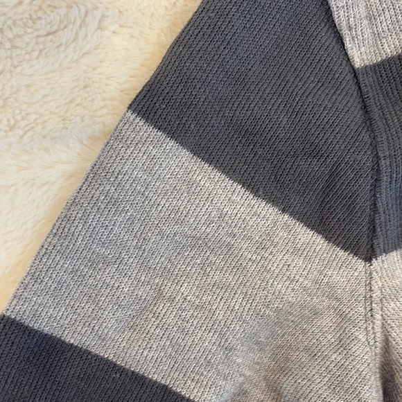 GAP kids Black and Gray Striped Sweater - brand new - Picture 5 of 7